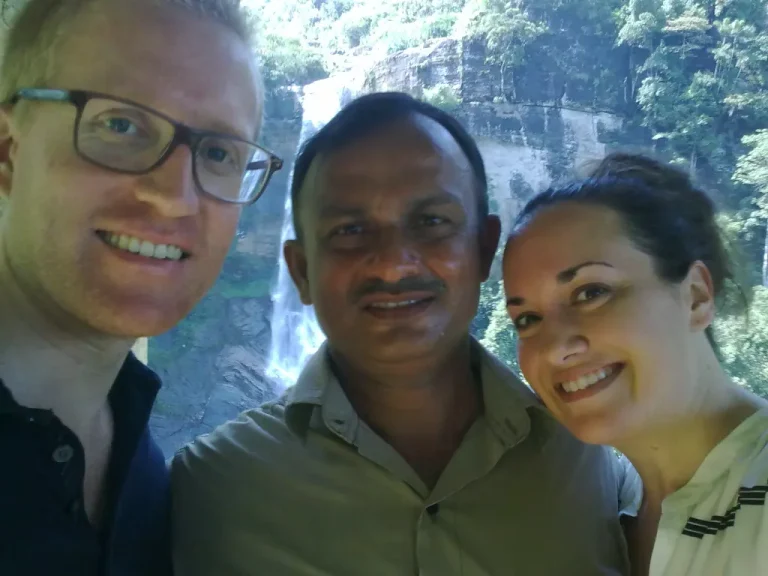 driver-in-sri-lanka-rohan-fernando-with-guests